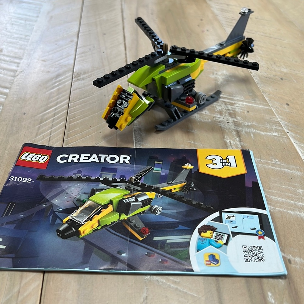 Lego helicopter 31092